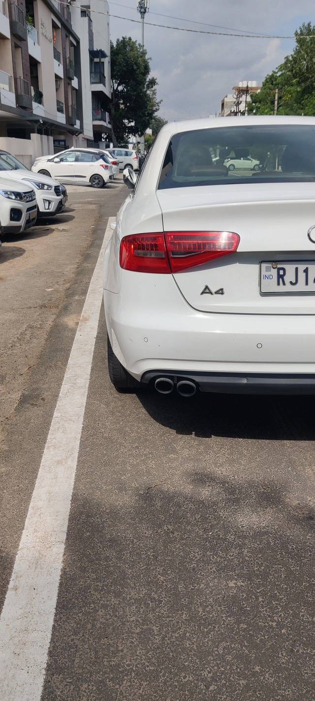 https://images10.gaadi.com/usedcar_image/3572475/original/processed_img2867381__used_car_2867381_1694426612.jpg?imwidth=6401
