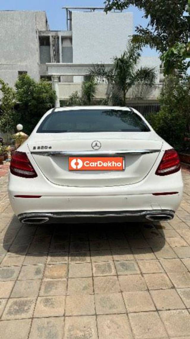 https://images10.gaadi.com/usedcar_image/3572534/original/processed_4077d637-2a6d-49d8-a7b4-a7bad85d5530.jpeg?imwidth=6402