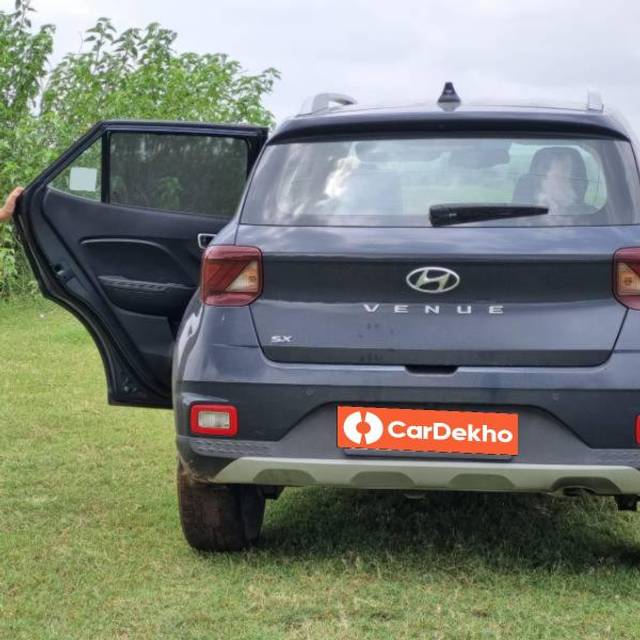 https://images10.gaadi.com/usedcar_image/3572544/original/processed_08e21728-1fad-4c72-bd7b-73f5c323dc7a.jpg?imwidth=6401
