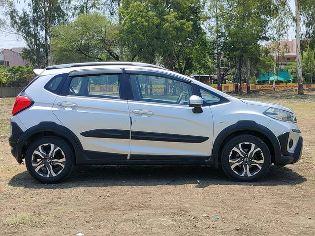 https://images10.gaadi.com/usedcar_image/3572639/original/img2867500__used_car_2867500_1694432676.jpg?imwidth=6402