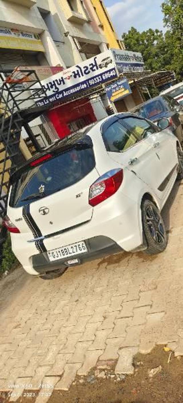 https://images10.gaadi.com/usedcar_image/3572659/original/processed_4d393b9a-72b2-4d39-9bde-5913087b0271.jpg?imwidth=6401