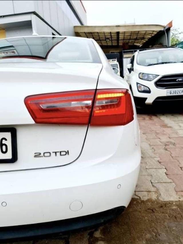 https://images10.gaadi.com/usedcar_image/3572729/original/processed_feb639ca-b68d-4e1a-aa8d-a93a72f9d80c.jpg?imwidth=6402