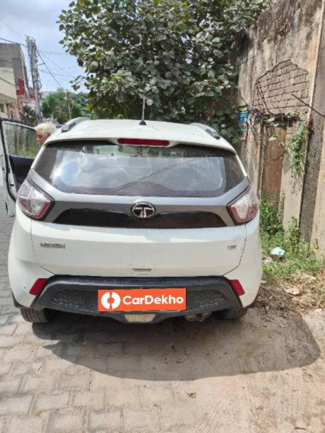 https://images10.gaadi.com/usedcar_image/3572837/original/processed_a0581c29-d939-4f93-804a-ca34b658cc3c.jpg?imwidth=6402