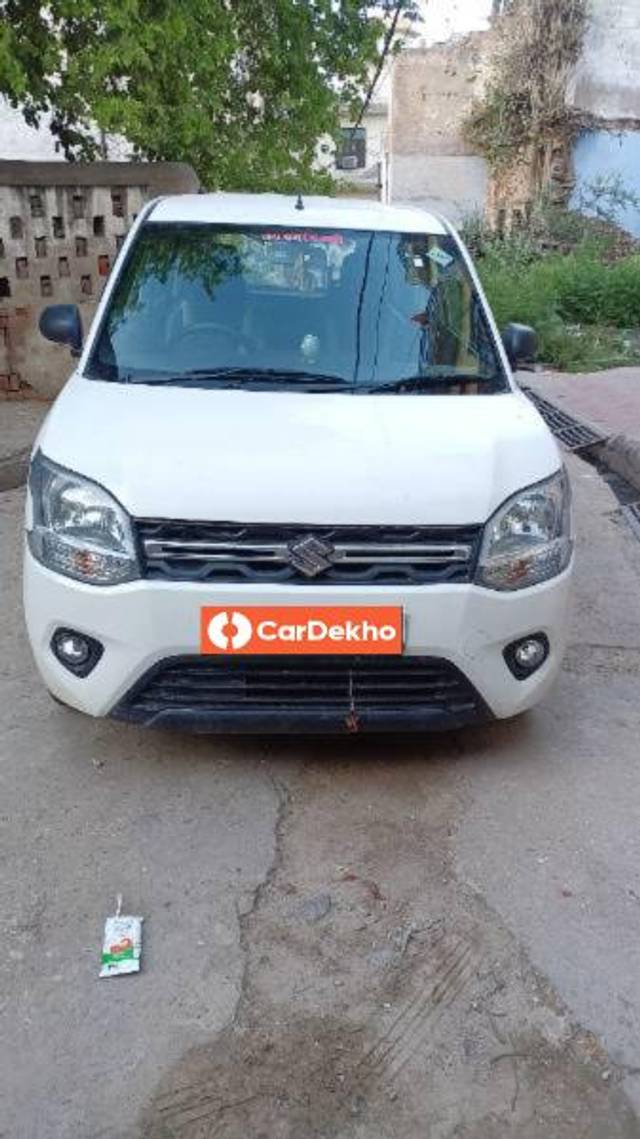 https://images10.gaadi.com/usedcar_image/3572848/original/processed_747419ad-3d23-4ea9-aa0e-6908630b04ba.jpg?imwidth=6400