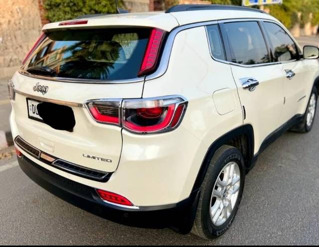 https://images10.gaadi.com/usedcar_image/3572854/original/processed_8b509529-4402-4b58-bb5d-6387f05bfed5.jpg?imwidth=6401