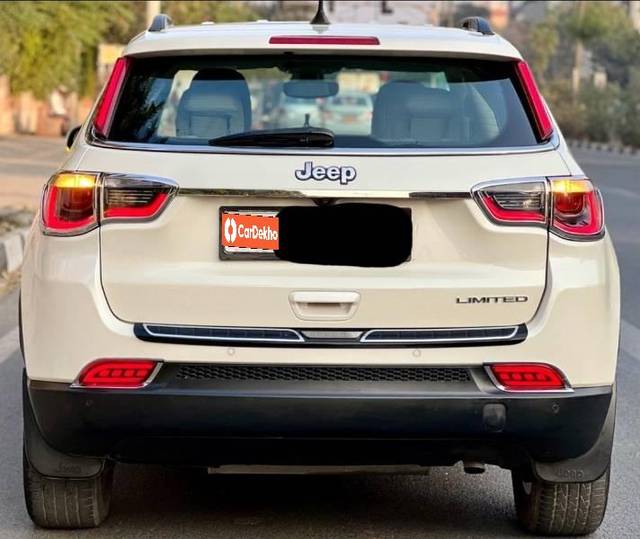 https://images10.gaadi.com/usedcar_image/3572854/original/processed_a4262e07-776e-4a65-8708-aa68b86ea89f.jpg?imwidth=6402