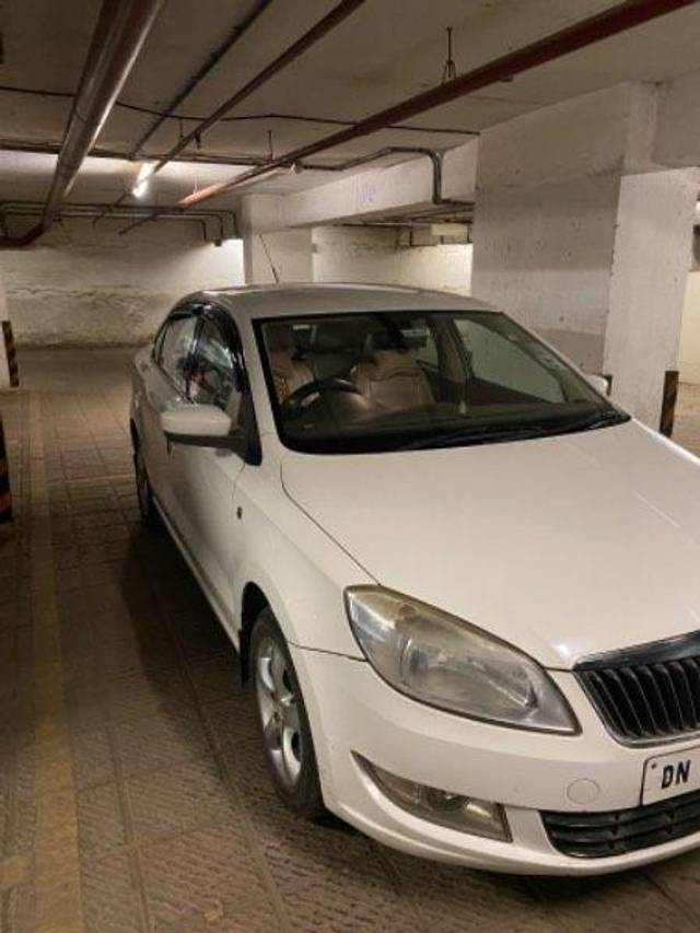 https://images10.gaadi.com/usedcar_image/3572884/original/processed_c9558675-3bdb-4adc-b0b9-a4dfe5b5aa2f.jpeg?imwidth=6400
