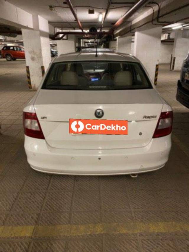 https://images10.gaadi.com/usedcar_image/3572884/original/processed_ca770158-24f3-4f7b-a071-77449ab5a33b.jpeg?imwidth=6402