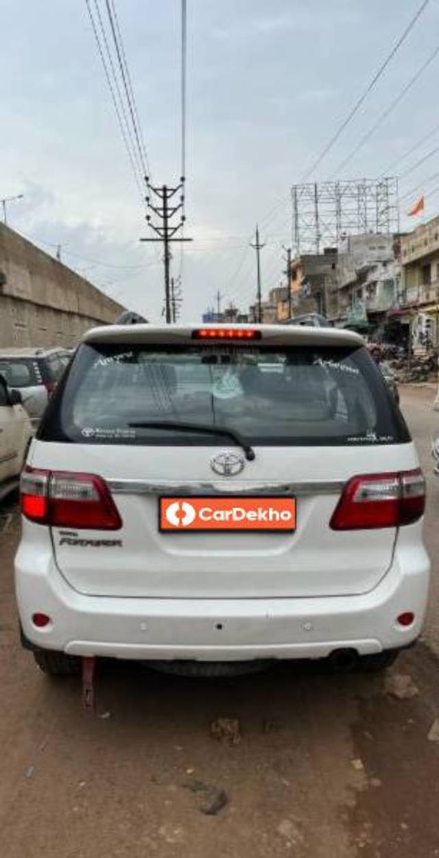 https://images10.gaadi.com/usedcar_image/3572972/original/processed_3f4b782d-25e4-4dfd-871e-ba6ac3fac4d6.jpg?imwidth=6401