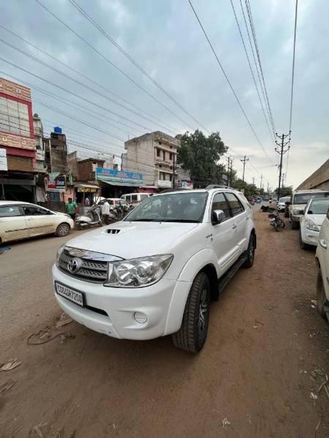 https://images10.gaadi.com/usedcar_image/3572972/original/processed_557b8412-df4e-42bd-89be-fb2c4ebe16d7.jpg?imwidth=6402