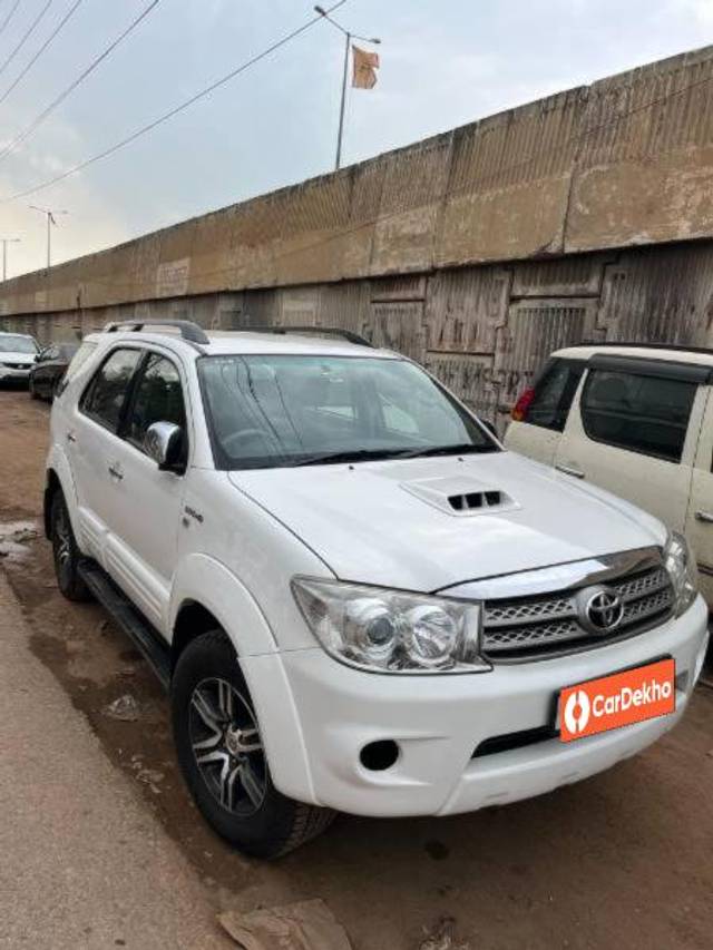 https://images10.gaadi.com/usedcar_image/3572972/original/processed_ed7d4810-8d6d-475f-b1ca-e4a069c27c6d.jpg?imwidth=6400
