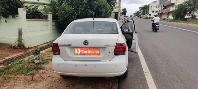 https://images10.gaadi.com/usedcar_image/3573022/original/processed_e4fd0f57-abd9-4f58-93b7-8c672e214aa7.jpg?imwidth=6401