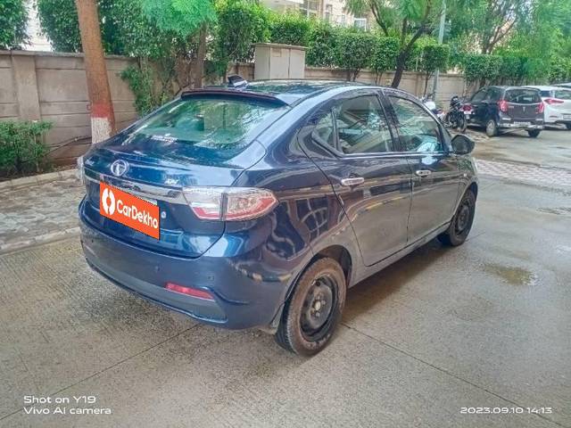 https://images10.gaadi.com/usedcar_image/3573044/original/processed_3faee1b0-2c36-430c-ba1d-48a331ced587.jpg?imwidth=6401
