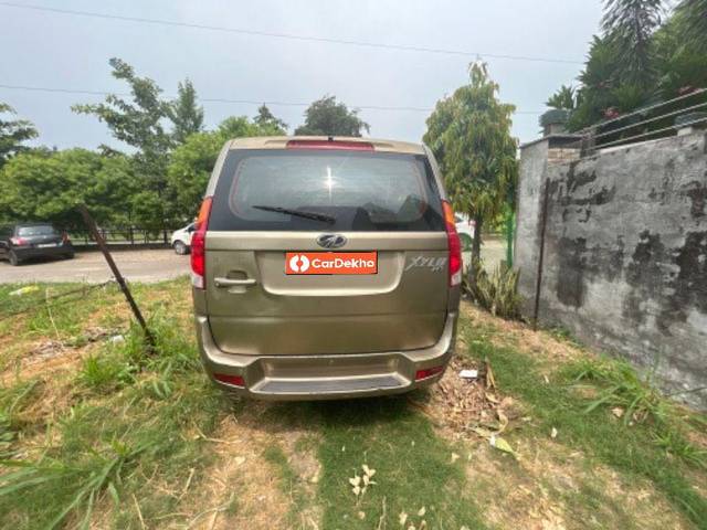 https://images10.gaadi.com/usedcar_image/3573090/original/processed_881788db-eca4-44af-8408-e20448a7fdba.jpg?imwidth=6402