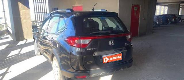 https://images10.gaadi.com/usedcar_image/3573103/original/processed_b9164bc9-6a28-437c-975d-2db51e2afe83.jpg?imwidth=6402