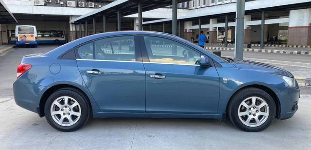 https://images10.gaadi.com/usedcar_image/3573104/original/processed_05b4c50f-eb2c-4aca-ad83-f595034f3189.jpg?imwidth=6401