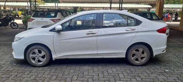 https://images10.gaadi.com/usedcar_image/3573293/original/05__VCC_IMG_1693894571265_1784178_95_1693894974.jpg?imwidth=6402