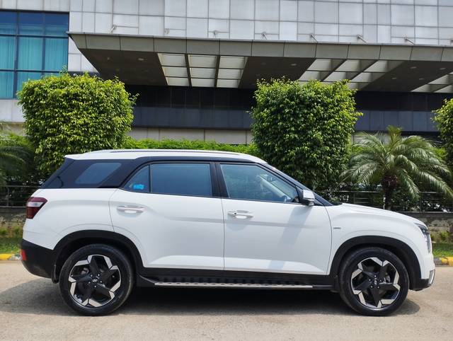https://images10.gaadi.com/usedcar_image/3573443/original/img2867940__used_car_2867940_1694510041.jpg?imwidth=6402