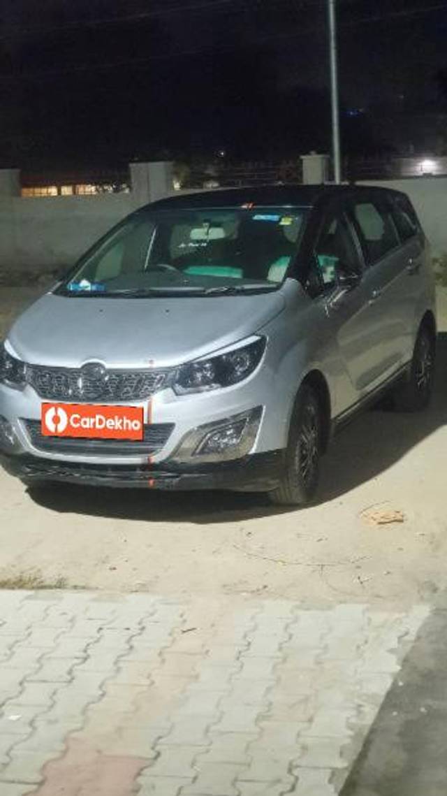 https://images10.gaadi.com/usedcar_image/3573556/original/processed_177b7a06-d92f-4ee7-a785-23f100418169.jpg?imwidth=6401