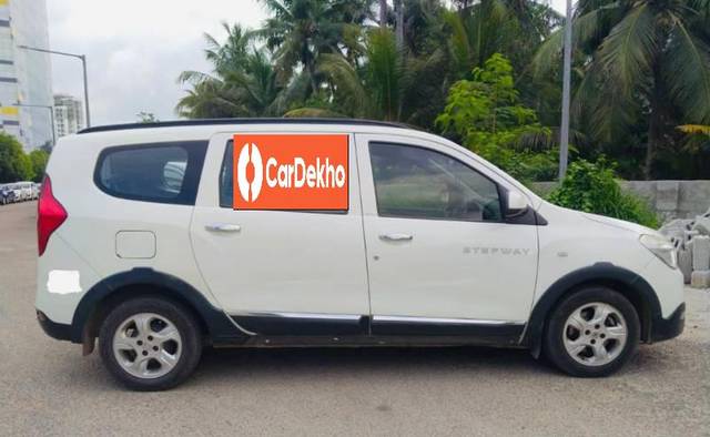 https://images10.gaadi.com/usedcar_image/3573646/original/processed_fa6bc07f-52a1-4a9b-9876-dd77f6aa8ee4.jpg?imwidth=6401