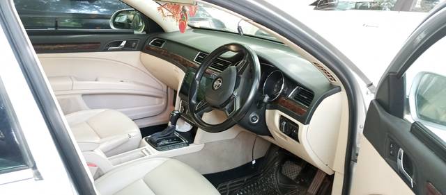https://images10.gaadi.com/usedcar_image/3573688/original/img2868122__used_car_2868122_1694518896.jpg?imwidth=6401