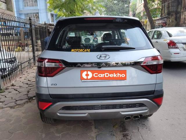 https://images10.gaadi.com/usedcar_image/3573817/original/processed_img2868224__used_car_2868224_1694522605.jpg?imwidth=6402