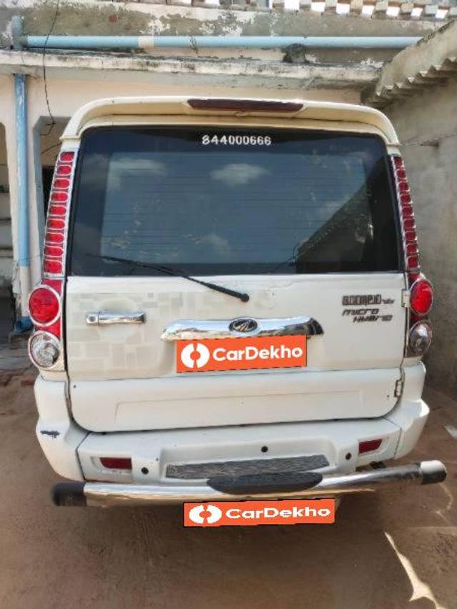https://images10.gaadi.com/usedcar_image/3573992/original/processed_2dfcc2cc-2b7d-415e-a274-b4e91b0230df.jpg?imwidth=6400