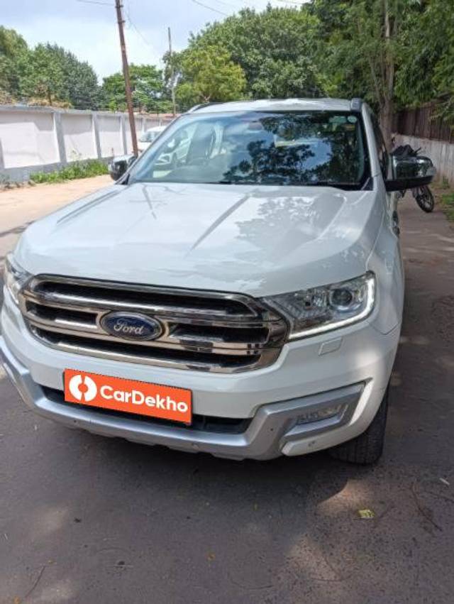 https://images10.gaadi.com/usedcar_image/3574089/original/processed_a36b2c1b-78be-44fd-80b2-748c031f8ae4.jpg?imwidth=6402