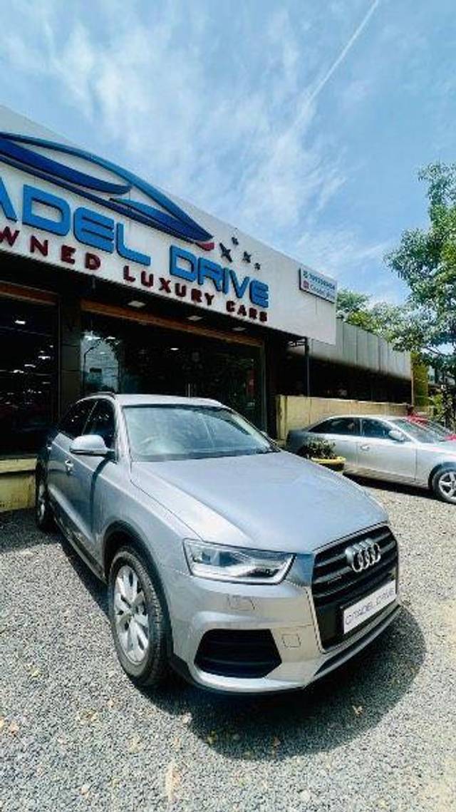 https://images10.gaadi.com/usedcar_image/3574435/original/processed_7e129570-3e71-42bb-af1e-06449dae07ce.jpeg?imwidth=6400