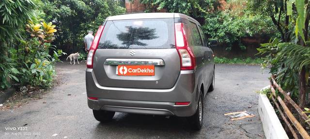 https://images10.gaadi.com/usedcar_image/3574622/original/processed_img2868694__used_car_2868694_1694599703.jpg?imwidth=6401