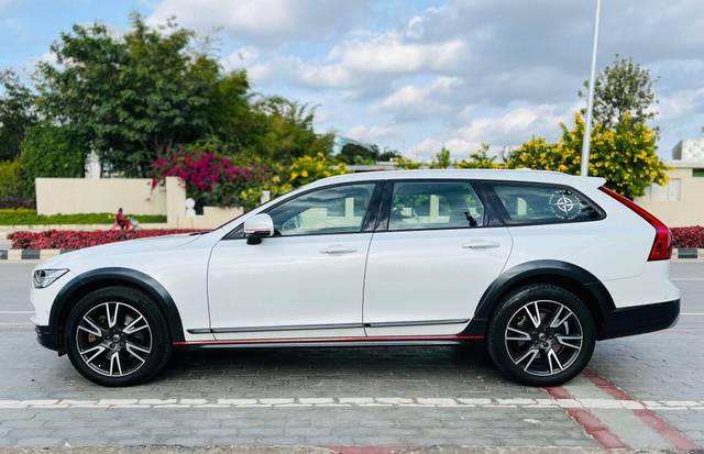 https://images10.gaadi.com/usedcar_image/3574674/original/processed_img2868739__used_car_2868739_1694622844.jpg?imwidth=6402