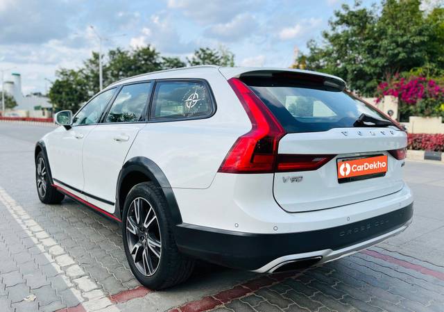 https://images10.gaadi.com/usedcar_image/3574674/original/processed_img2868739__used_car_2868739_1694622849.jpg?imwidth=6401