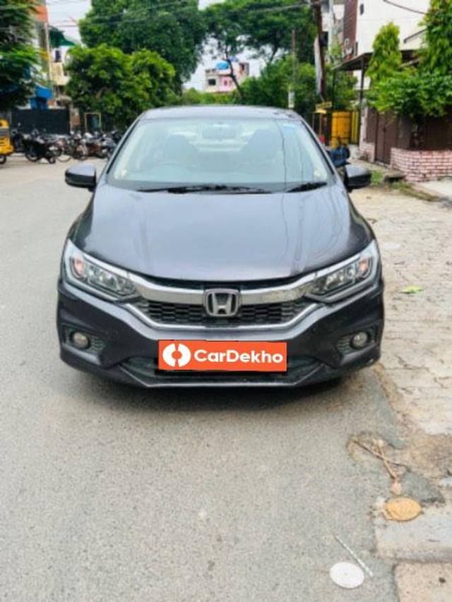 https://images10.gaadi.com/usedcar_image/3574860/original/processed_f74a607e-3b57-4d53-b2cc-fd2b2f13b1df.jpeg?imwidth=6400