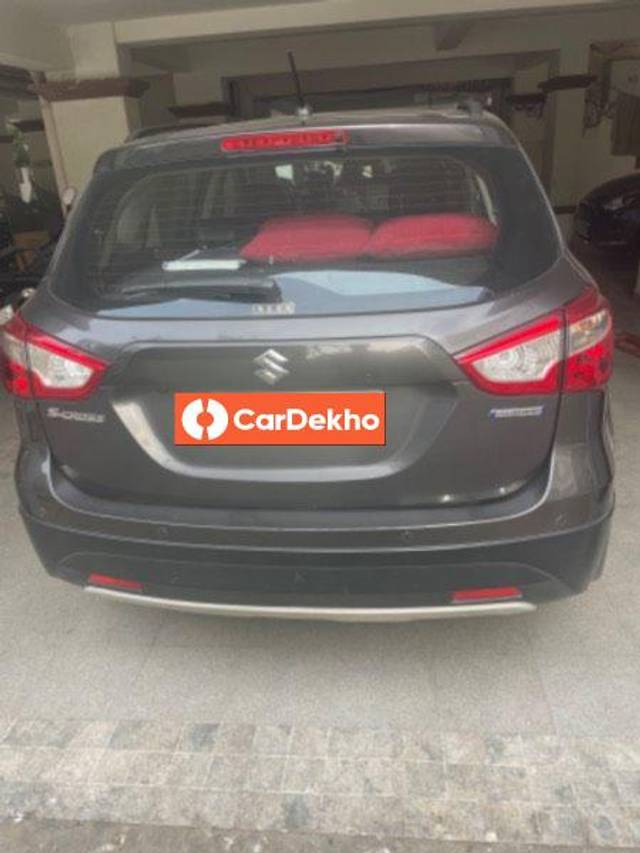 https://images10.gaadi.com/usedcar_image/3574923/original/processed_0bde6631-ba6f-4b78-b6b2-360003e3549d.jpeg?imwidth=6402