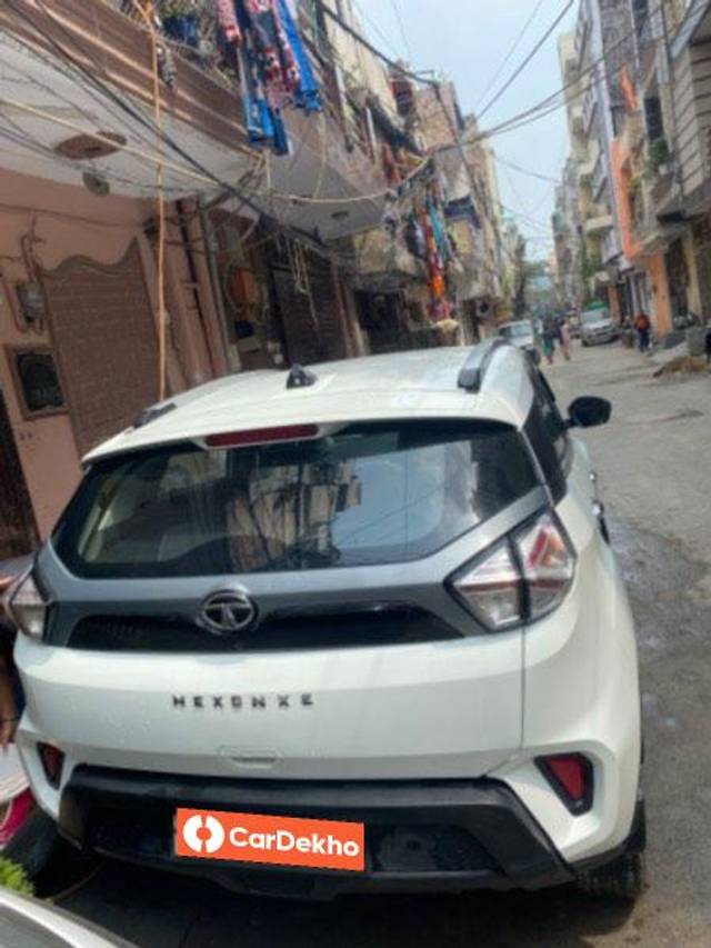 https://images10.gaadi.com/usedcar_image/3574995/original/processed_4fcb1772-79ce-4423-8254-685641187e65.jpeg?imwidth=6402