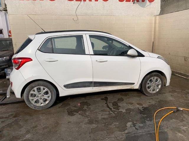 https://images10.gaadi.com/usedcar_image/3575145/original/processed_fa40fde8-865f-4e14-b81e-1d3351712c52.jpeg?imwidth=6401