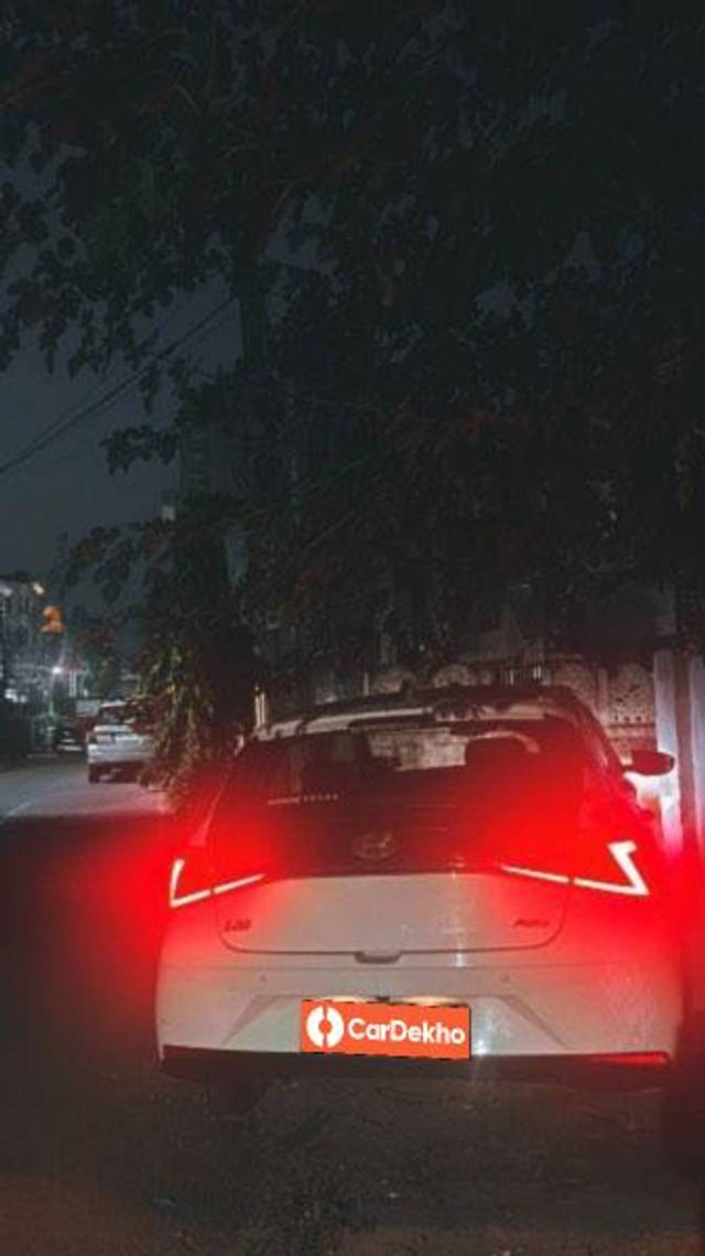 https://images10.gaadi.com/usedcar_image/3575227/original/processed_117e9740-f54a-4aaa-b022-bda31e4d7ee5.jpeg?imwidth=6401