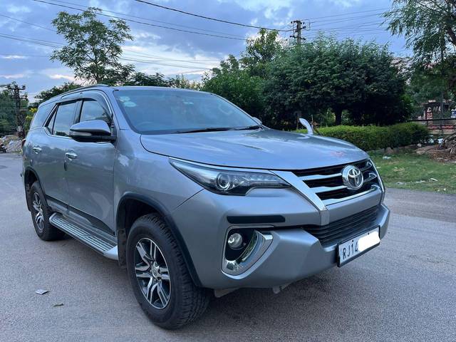 https://images10.gaadi.com/usedcar_image/3575370/original/processed_img2869140__used_car_2869140_1694670002.jpg?imwidth=6400
