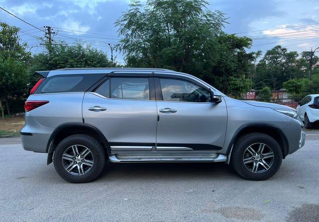 https://images10.gaadi.com/usedcar_image/3575370/original/processed_img2869140__used_car_2869140_1694670004.jpg?imwidth=6401