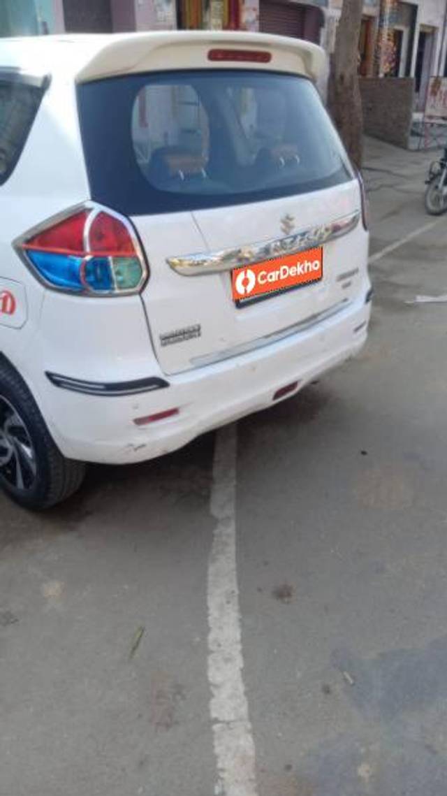 https://images10.gaadi.com/usedcar_image/3575387/original/processed_7a444d34-0aec-4107-8a75-88079b33c243.jpg?imwidth=6402