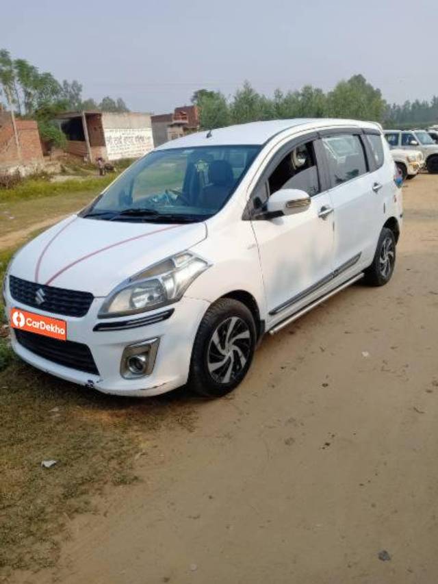 https://images10.gaadi.com/usedcar_image/3575387/original/processed_a398bc90-ef08-4efd-826b-3c56181f14a6.jpg?imwidth=6400