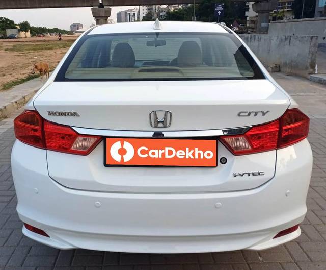 https://images10.gaadi.com/usedcar_image/3575410/original/processed_usedcar_img_20230913_wa0013_7201694671952_1694671972.jpg?imwidth=6402