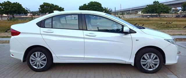 https://images10.gaadi.com/usedcar_image/3575410/original/usedcar_img_20230913_wa0008_7201694671952_1694671971.jpg?imwidth=6401
