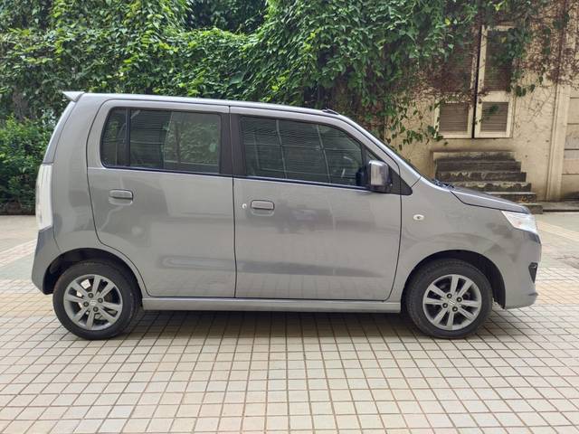 https://images10.gaadi.com/usedcar_image/3575496/original/img2869221__used_car_2869221_1694675074.jpg?imwidth=6401