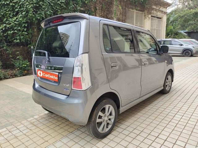 https://images10.gaadi.com/usedcar_image/3575496/original/processed_img2869221__used_car_2869221_1694675084.jpg?imwidth=6402