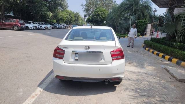 https://images10.gaadi.com/usedcar_image/3575578/original/07__VCC_1785496_96_1694069425.jpg?imwidth=6402
