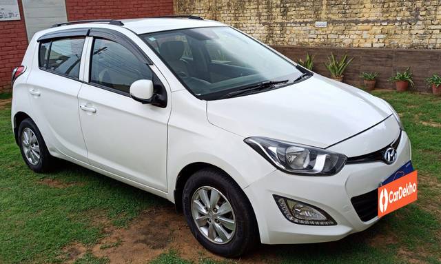 https://images10.gaadi.com/usedcar_image/3575628/original/processed_img2869320__used_car_2869320_1694679061.jpg?imwidth=6400