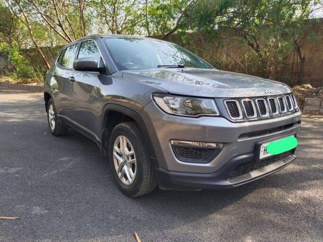 https://images10.gaadi.com/usedcar_image/3575803/original/processed_img2869445__used_car_2869445_1694684927.png?imwidth=6400