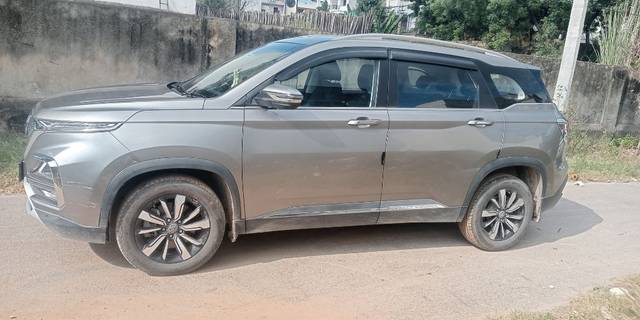 https://images10.gaadi.com/usedcar_image/3575954/original/02__VCC_IMG_1694081467771_1782534_95_1694081691.jpg?imwidth=6401