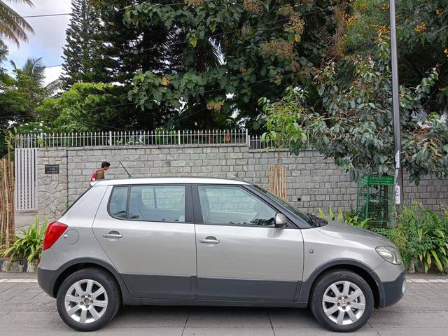 https://images10.gaadi.com/usedcar_image/3575961/original/processed_img2869561__used_car_2869561_1694691395.jpg?imwidth=6401